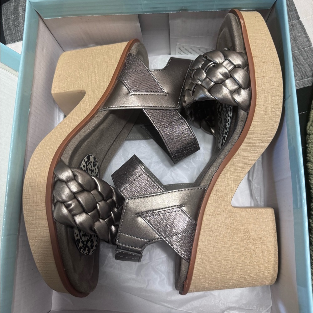 Pierre Dumas Silver Tan Sandals